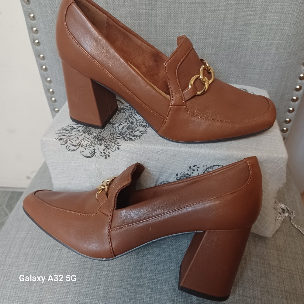 Bella Vita Brown and Gold Loafers Flats Size 9.m - Picture 2 of 15